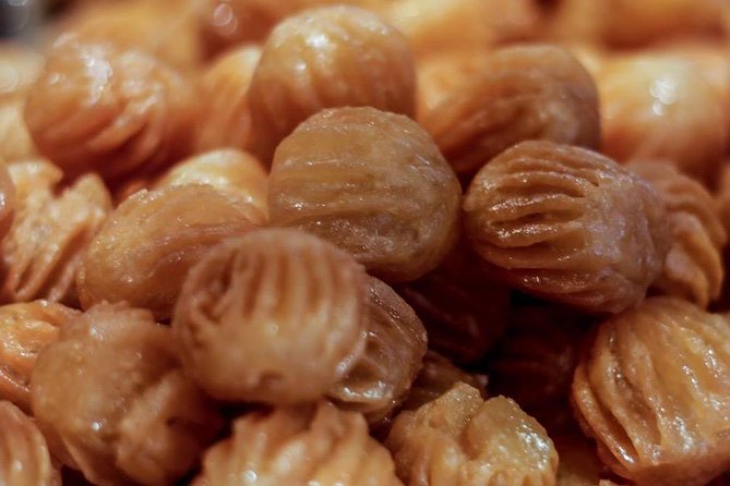 Food Tasting at Locals Favorite Farmers Market in Belgrade - Čvarci: The Crunchy, Salty Pause