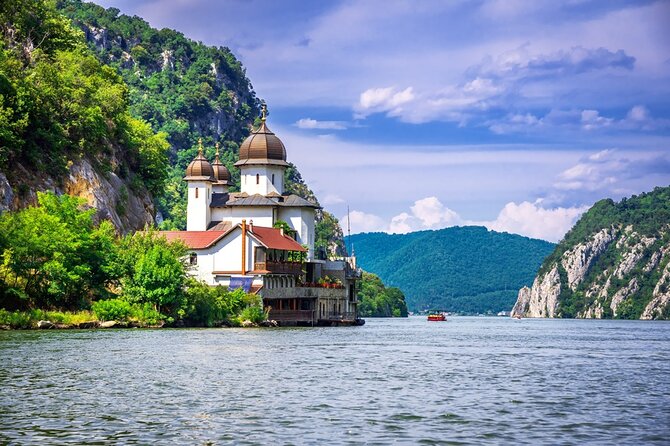 Iron Gate NP Tour with 1-hour speedboat ride + 2 viewpoints - Golubac Fortress opens the day with a great view