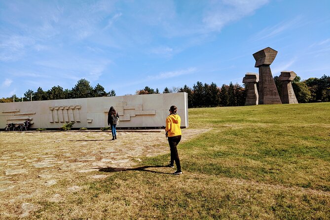 Southern Serbia: Full Day Private Trip to Niš from Belgrade - Bubanj Hill and the three concrete fists